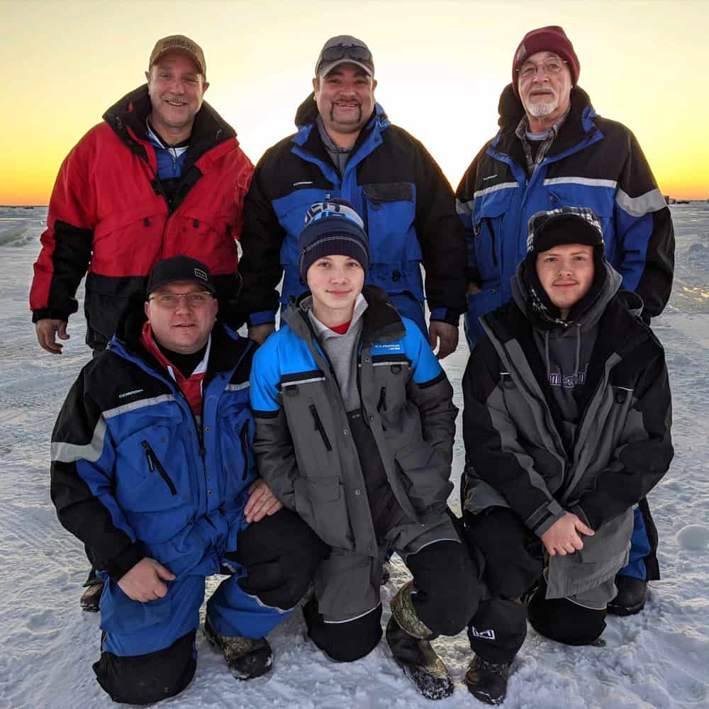 Ice Fishing Minnesota - Sportsmans Lodge - Lake of the Woods